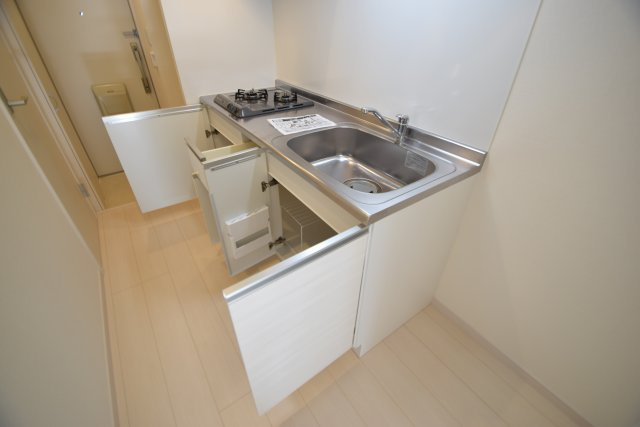 市川市中山４丁目のアパートのキッチン|キッチン下収納