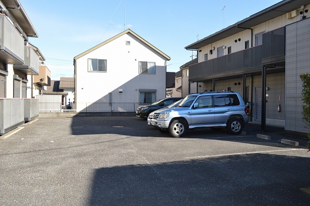 オリンピアAの駐車場