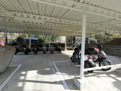 【その他共用部分】 | しいの木台ハイツ８号棟 | バイク置場