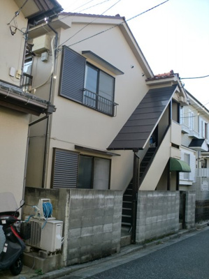 【外観】 | 月光荘 | 稲荷山図書館（145ｍ）まで徒歩２分で行ける閑静な住宅街です。