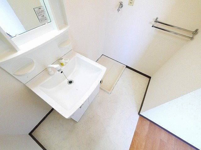 ピノハイツビスの洗面所|脱衣スペースもあります