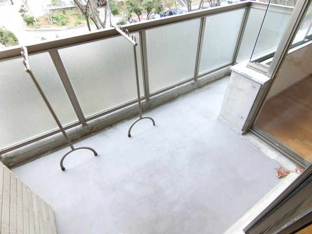 ガーデンシティーコープ金剛東8棟のバルコニー