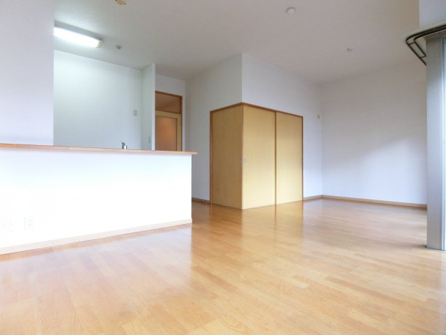 ガーデンシティーコープ金剛東8棟の居間・リビング