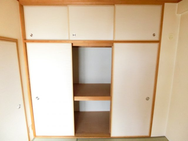 ガーデンシティーコープ金剛東8棟の収納