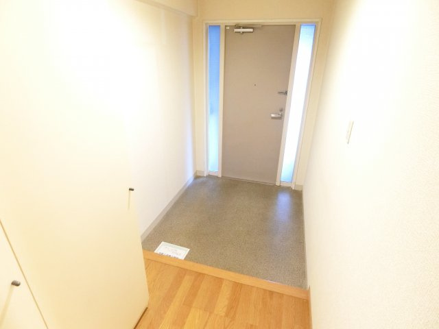 ガーデンシティーコープ金剛東8棟の玄関