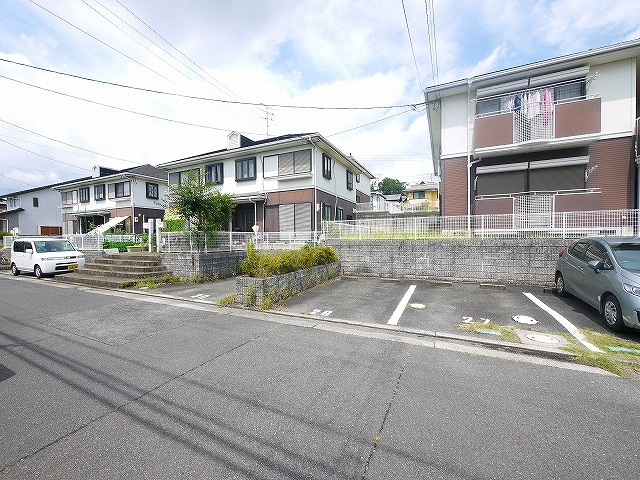 サンモールハイツDの駐車場