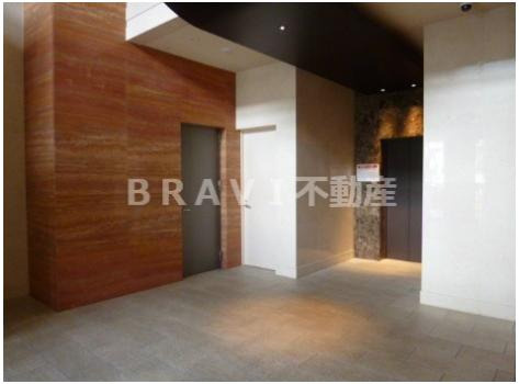 S-RESIDENCE谷町九丁目（エスレジデンスタニマチキュウチョウメ）　BRAVI不動産のロビー|【S-RESIDENCE谷町九丁目（エスレジデンス谷町九丁目）】落ち着いたロビーです