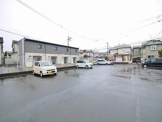 エムーズ・Ｃの駐車場|駐車場があるので、車を買う予定の方も安心です