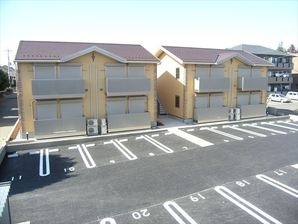 【外観】 | サンガーデン宮本I | 日当たり良好♪敷地内駐車場1台無料付き♪