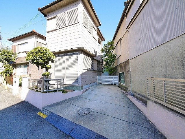 六条西3丁目戸建（13-24）の駐車場|駐車場です