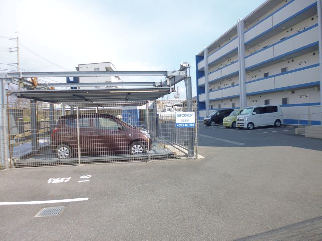 シエルオカモトの駐車場