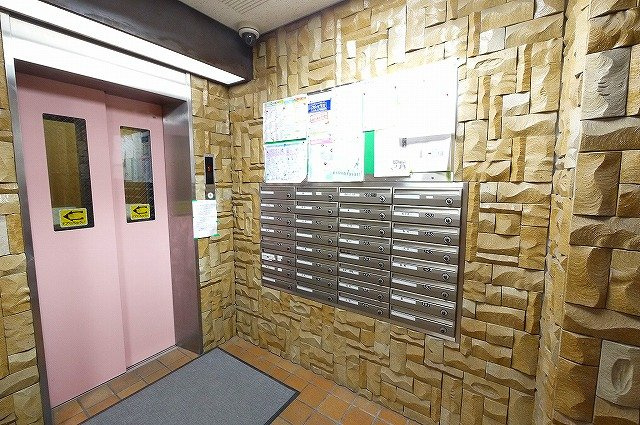 大西ビル（大宮町３丁目）のその他共用部分|集合ポストはこちら。