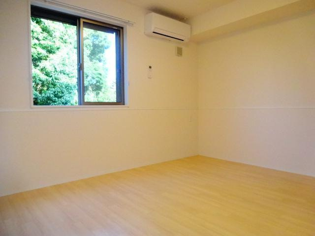 グリーンルームの洋室