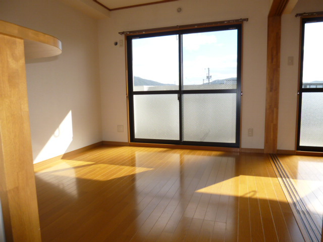 メゾンエトワールの居間・リビング