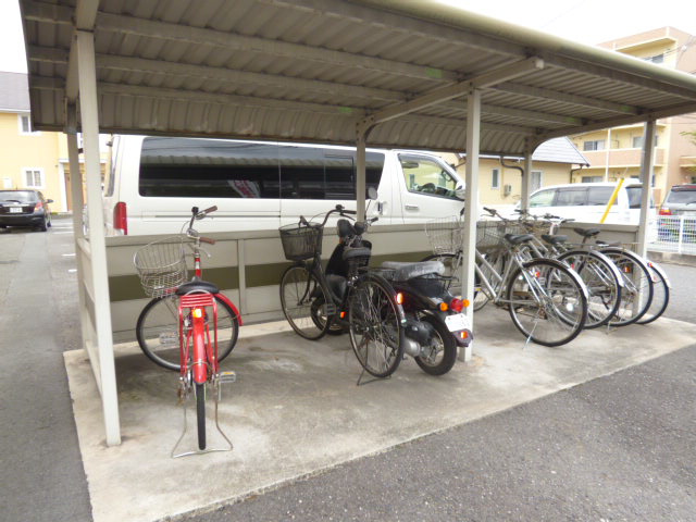 クレストールモリヤAのその他共用部分|自転車置き場