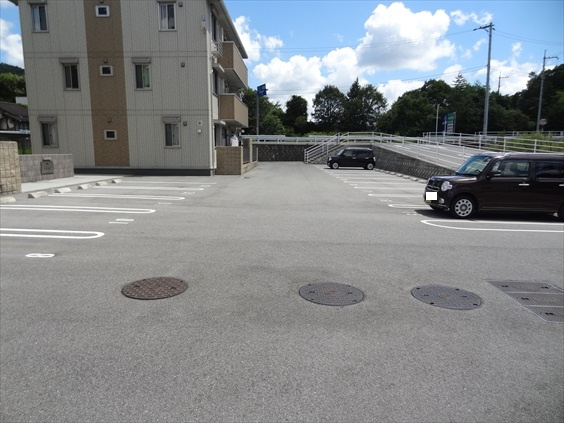 ソレイユ　B棟の駐車場