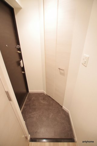 プレサンス南森町ライズ　仲介手数料無料の玄関