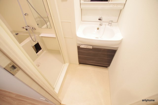 プレサンス南森町ライズ　仲介手数料無料の洗面所