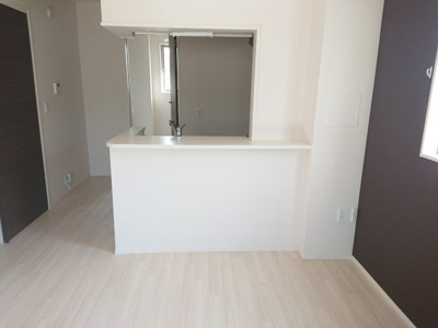 【居間・リビング】 | フォレストライブラリ | 対面キッチンです