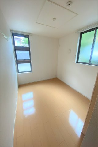 サンイーストの洋室
