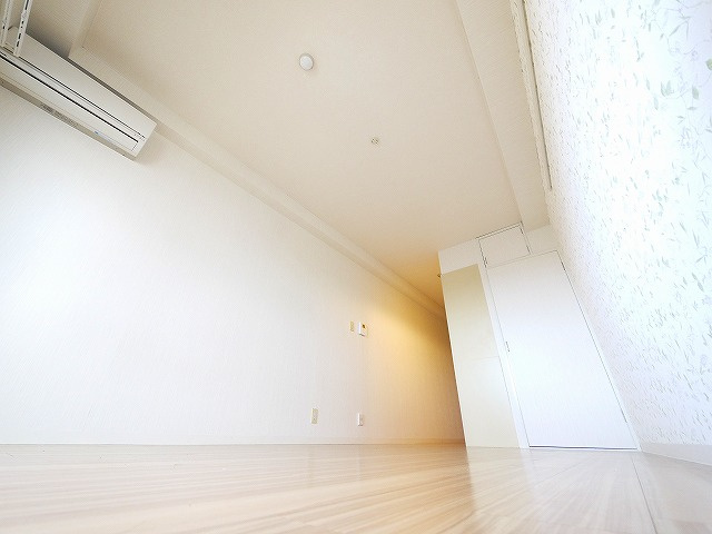 神殿マンション3号棟の洋室|ゆったりした洋室です