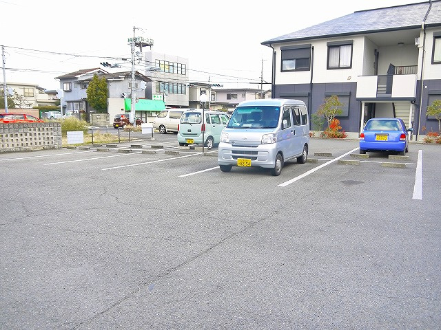 アスティオン飛鳥Aの駐車場|カースペースがあります