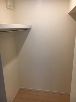 【収納】 | コトンB | 1階・洋室7帖のお部屋にあるウォークインクローゼットです♪お洋服やお荷物もたっぷり収納できます☆