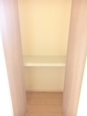 【収納】 | コトンB | 廊下にある収納スペースです！かさ張るお掃除用品などもすっきり収納できて便利！