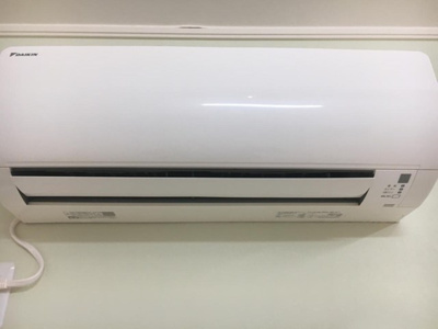 【設備】 | コトンB | リビングダイニングキッチンには暑い夏や寒い冬に大活躍のエアコン付きです☆冷暖房完備で1年中快適に過ごせます♪