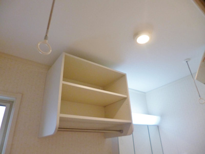 【設備】 | コトンB | 洗面所にある室内物干しです！雨の日やお出掛け時の室内干しにとても便利☆花粉や梅雨の時期に重宝しますね♪