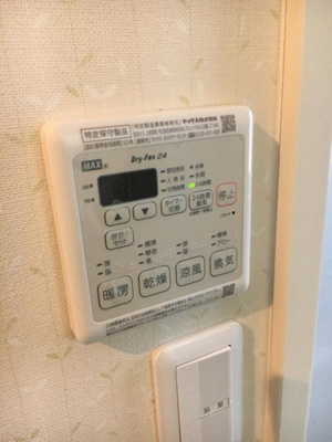 【設備】 | コトンB | バスルームの浴室暖房乾燥機で外に干せないお洗濯物もすっきり乾きます♪雨の日のお洗濯もバッチリ！