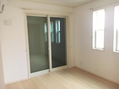 【セキュリティ】 | コトンB | 防犯シャッター雨戸付きなので夜やお出かけ時も安心です！雨戸は冬場の寒さ対策にもなります◎