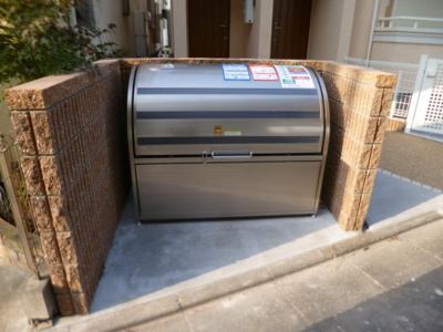 【その他共用部分】 | コトンB | 敷地内ごみ置き場でごみ出しもらくらく～♪忙しい社会人さんや主婦さんにはうってつけ！