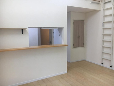 【居間・リビング】 | コトンB | 2階・南東向きリビングダイニングキッチン12.8帖☆女性に人気なカウンターキッチンです！ロフトスペースも完備しています♪