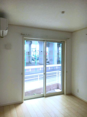 【洋室】 | コトンB | 1階・南東向き洋室6.2帖☆テラスに繋がる角部屋二面採光のお部屋です♪洋室のお部屋は毎日のお手入れもラクラクできちゃいます！