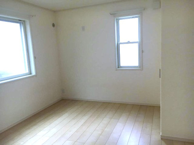 【洋室】 | コトンB | 1階・洋室7帖☆角部屋二面採光のお部屋です♪ベッドを置いて寝室にするのもオススメです☆