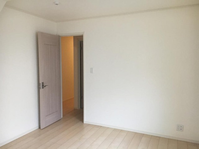 【子供部屋】 | コトンB | 1階・洋室7帖☆窓側からの眺めです♪こちらのお部屋にはウォークインクローゼットを完備しています♪