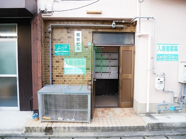 岡部ビルのエントランス