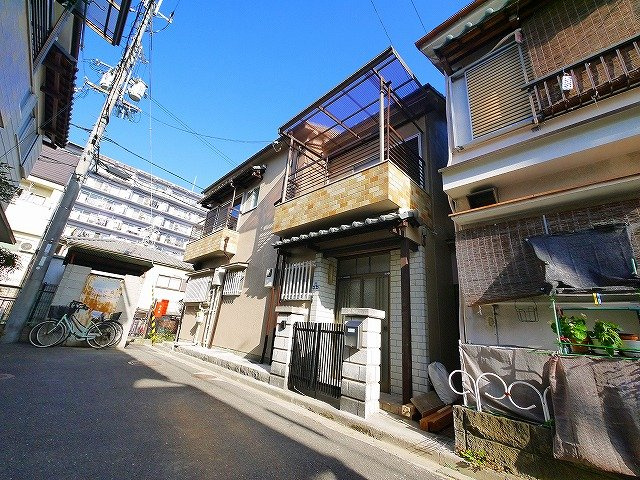 三条大宮岩本貸家の外観|外観もきれいです