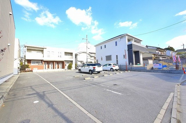 エクセレント佐保Aの駐車場