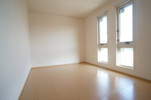 ヴィラソレアーダ中野　E棟の居間・リビング