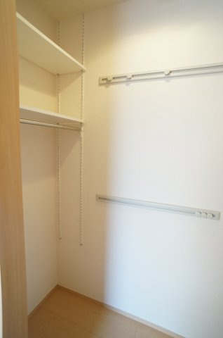 ヴィラソレアーダ中野　E棟の収納