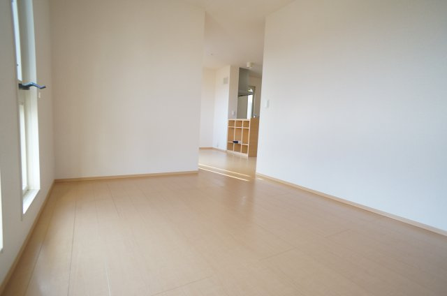 ヴィラソレアーダ中野　E棟の居間・リビング