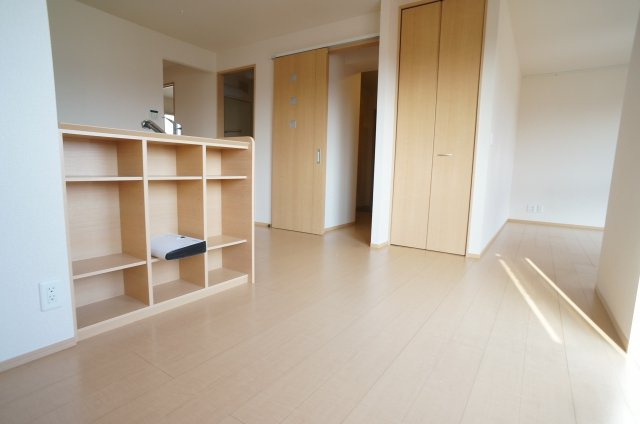 ヴィラソレアーダ中野　E棟の居間・リビング