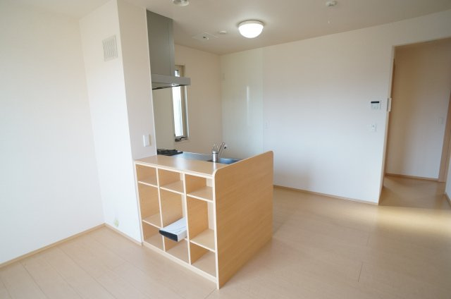 ヴィラソレアーダ中野　E棟の居間・リビング