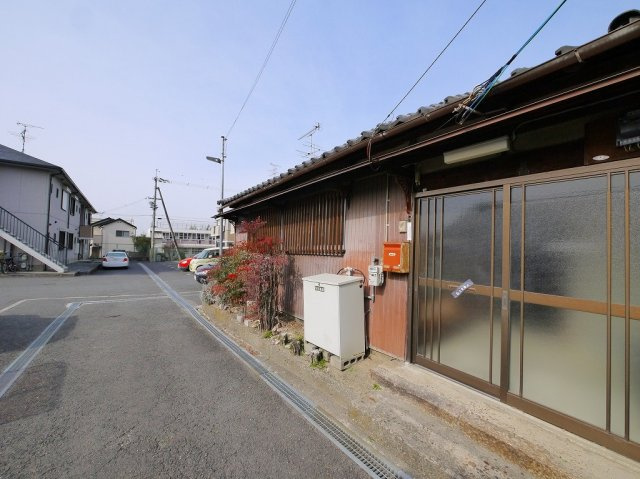 高畑町貸家（660）のエントランス|玄関前です