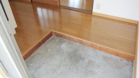 よろこび荘の玄関|２Ｋタイプのお部屋です