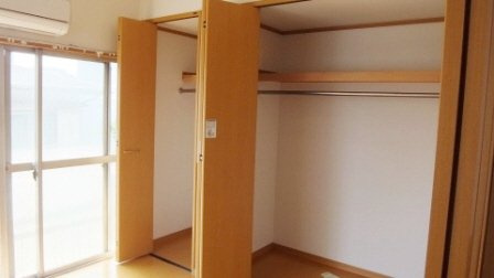 よろこび荘の収納|大きなクローゼットタイプの収納です☆