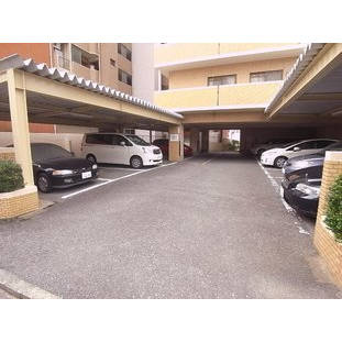 【その他共用部分】 | リバーサイド西新 | 駐車場です