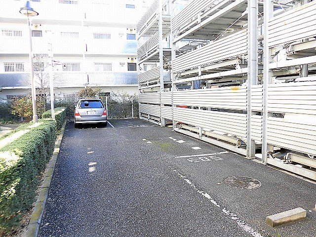 アートヒルズの駐車場
